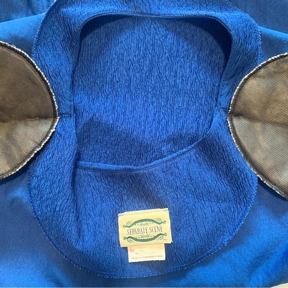 VINTAGE: Made in Canada Blouse - Picture 5 of 6